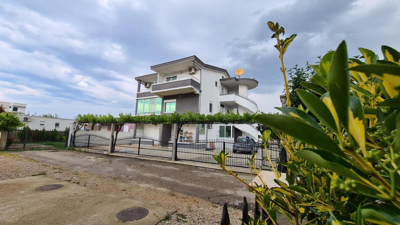 Apartments Dusseldorf Ulcinj Eksteriør billede
